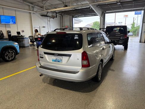 Used 2002 Ford Focus SE FWD image 3