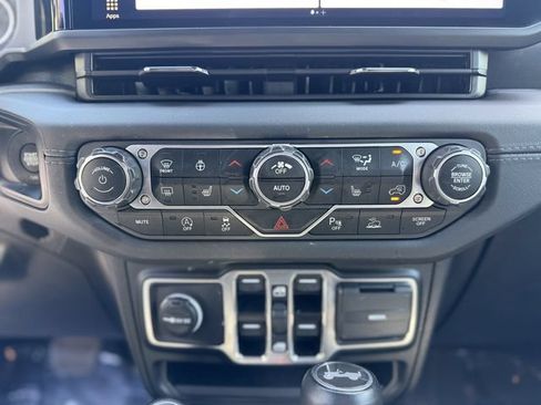 Used 2024 Jeep Wrangler Unlimited Sahara w/ Technology Group AWD/4WD image 23