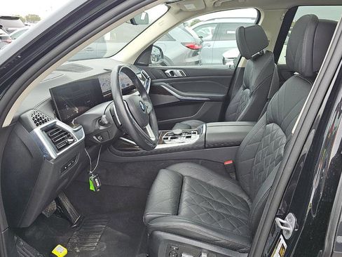 Used 2025 BMW X7 xDrive40i w/ Premium Package image 5