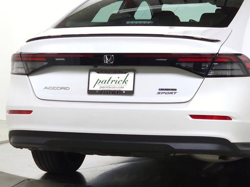 Used 2023 Honda Accord Sport image 9