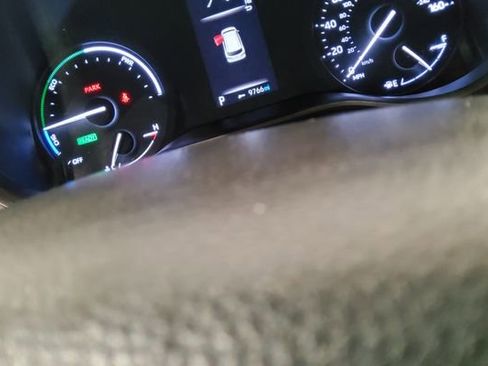 Used 2024 Toyota Sienna XLE FWD image 27