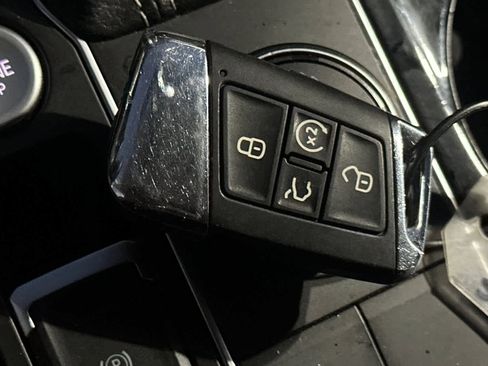 Used 2022 Volkswagen Atlas SE image 25