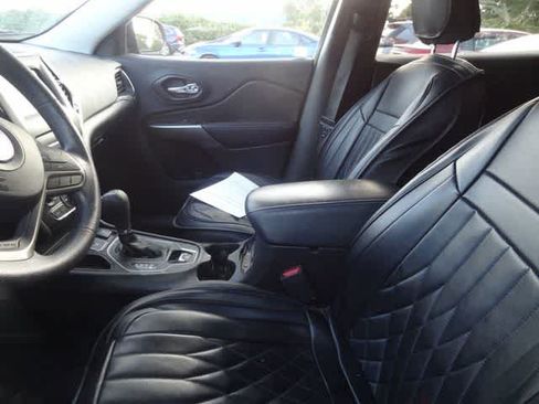 Used 2021 Jeep Cherokee Latitude w/ Mopar Interior Package FWD image 8
