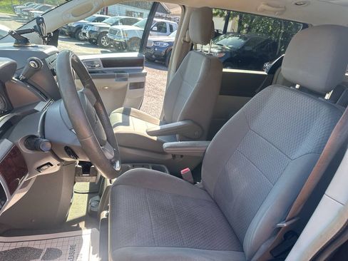 Used 2010 Chrysler Town & Country Touring FWD image 19