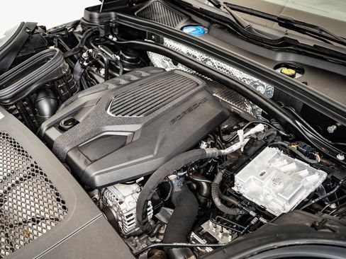 Certified 2024 Porsche Macan image 38