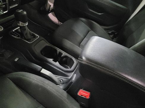 Used 2018 Jeep Wrangler Unlimited Sahara w/ Cold Weather Group image 26