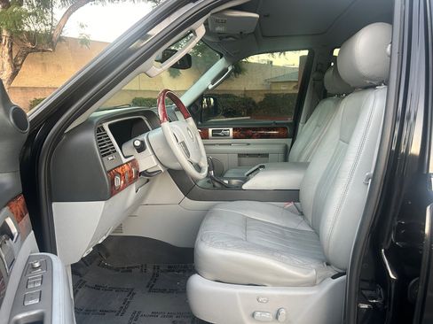 Used 2004 Lincoln Navigator Luxury image 9