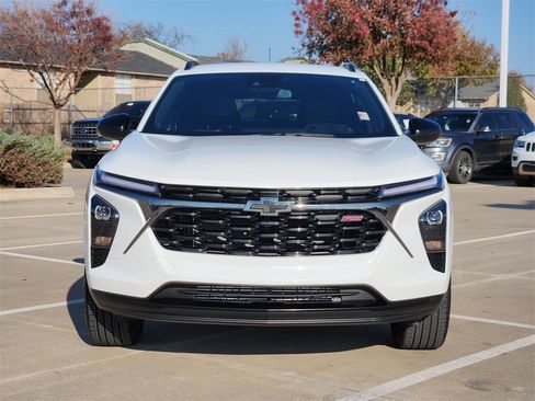 Used 2025 Chevrolet Trax RS w/ Driver Confidence Package image 3