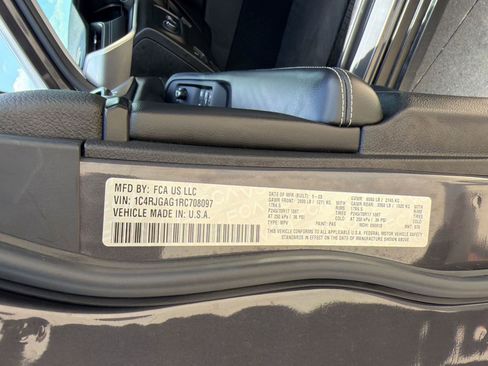 Used 2024 Jeep Grand Cherokee Laredo RWD image 20