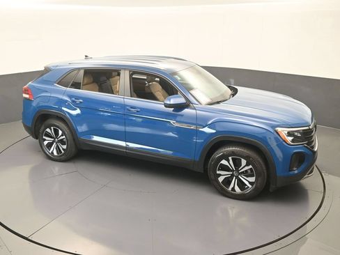 Used 2025 Volkswagen Atlas Cross Sport SE FWD image 48