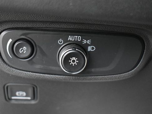 Used 2024 GMC Terrain SLE image 26