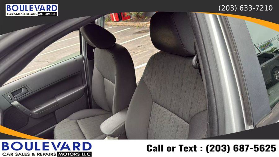Used 2010 Ford Focus SE FWD image 24