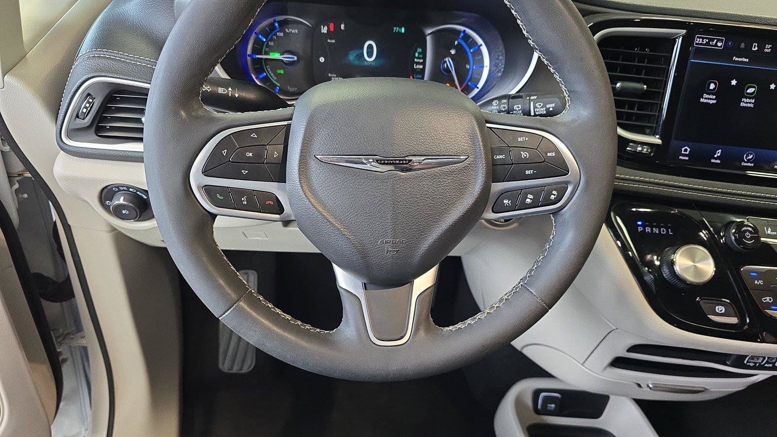 Used 2023 Chrysler Pacifica Touring-L FWD image 27