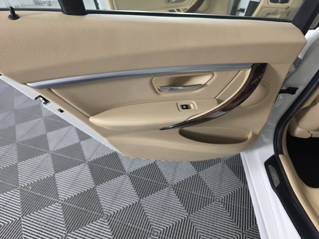 Used 2016 BMW 328i xDrive Sedan AWD/4WD image 28