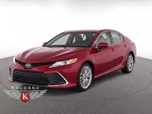 Used 2018 Toyota Camry XLE FWD image 1