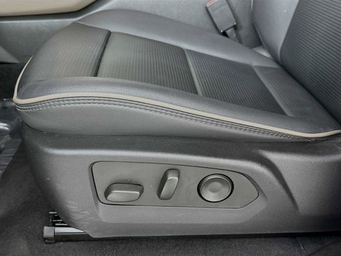 Used 2024 GMC Canyon Denali image 12