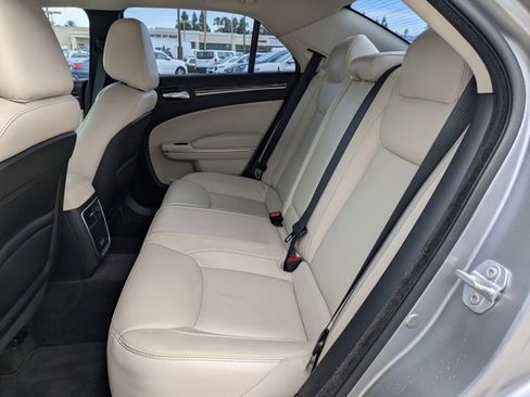 Used 2017 Chrysler 300 Limited image 17