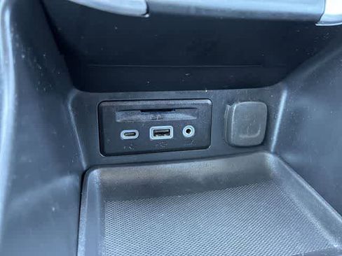 Used 2024 GMC Terrain SLT FWD image 32