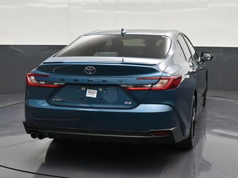 Used 2025 Toyota Camry SE w/ Convenience Package image 2