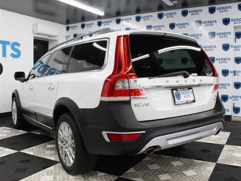 Used 2014 Volvo XC70 T6 w/ Climate Package image 2