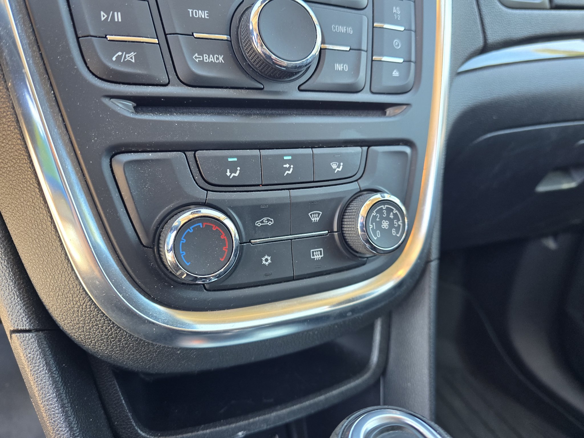 Used 2015 Buick Encore FWD image 21