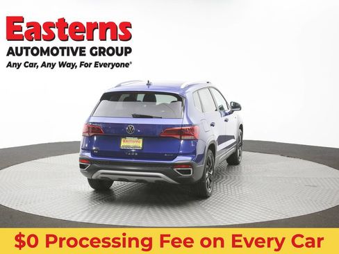 Used 2022 Volkswagen Taos SE w/ Panoramic Sunroof Package AWD/4WD image 39