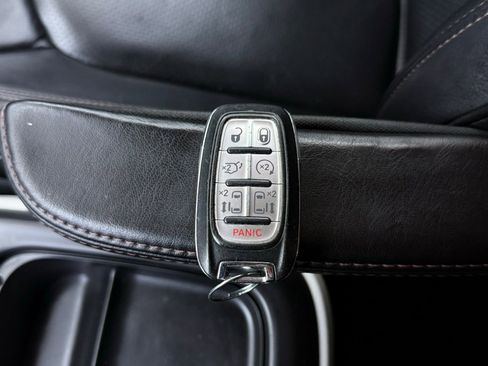 Used 2018 Chrysler Pacifica Touring-L image 48