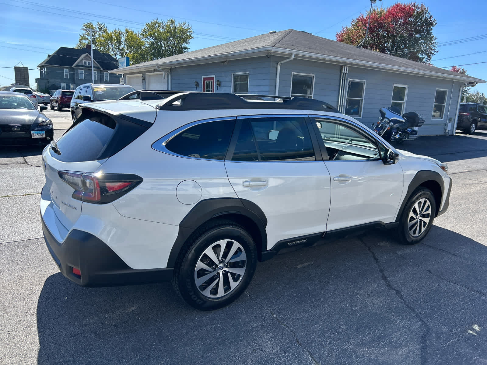 Used 2023 Subaru Outback Premium AWD/4WD image 3