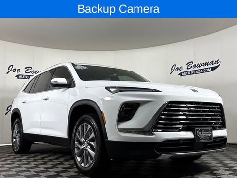 Used 2025 Buick Enclave Preferred image 4