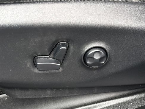 Used 2019 Chrysler Pacifica Touring-L Plus w/ S Appearance Package image 15