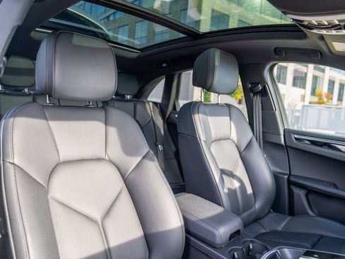 Certified 2026 Porsche Macan AWD/4WD image 25