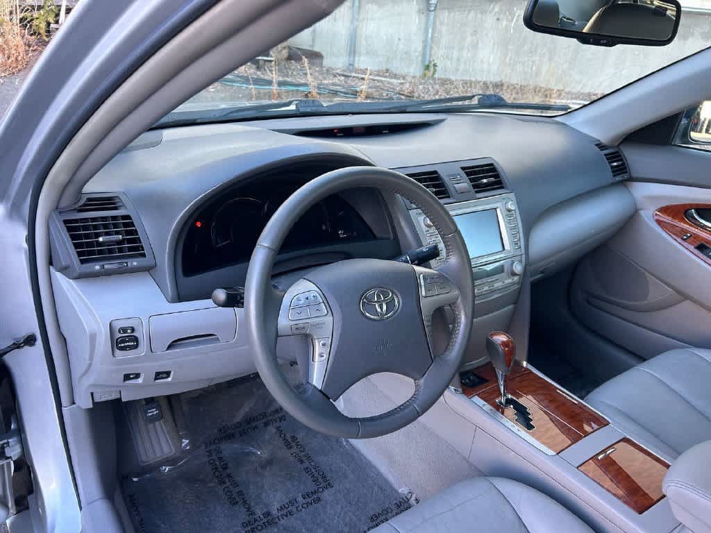 Used 2010 Toyota Camry Hybrid FWD image 2