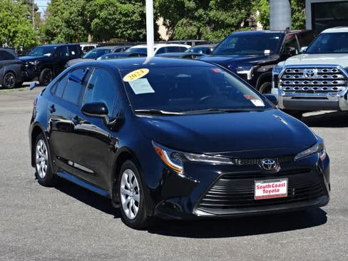 Used 2025 Toyota Corolla LE FWD image 2
