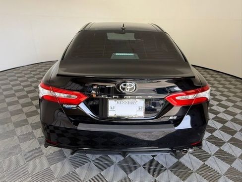 Used 2020 Toyota Camry SE w/ Convenience Package image 5