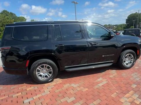 Used 2023 Jeep Wagoneer 2WD image 3