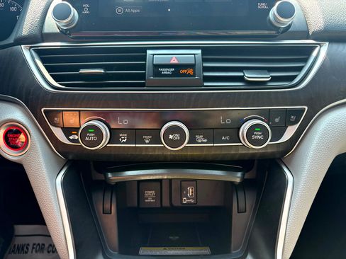 Used 2019 Honda Accord Touring image 14