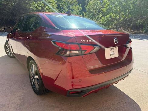 Used 2020 Nissan Versa SV FWD image 5