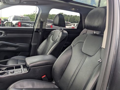 Used 2022 Kia Sorento S w/ Panoramic Sunroof Package FWD image 14