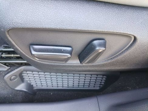 Used 2024 Toyota Sienna LE FWD image 14