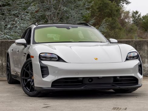 Certified 2023 Porsche Taycan GTS image 6