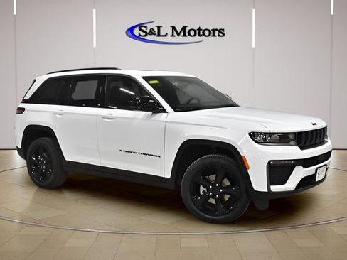 New 2026 Jeep Grand Cherokee Limited w/ Limited Altitude Package AWD/4WD image 8