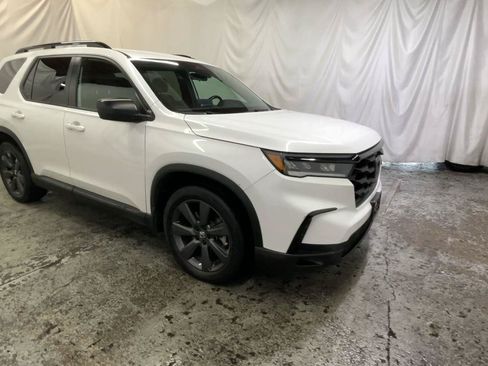 Used 2023 Honda Pilot Sport image 2