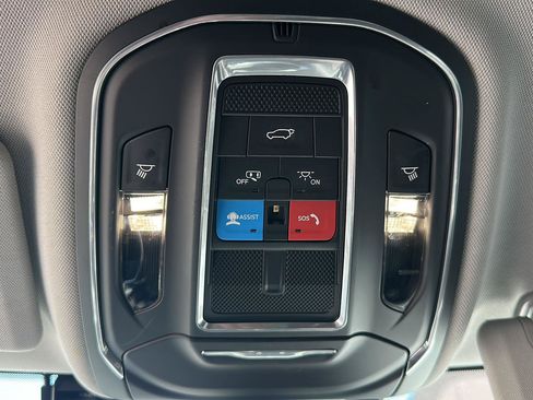 Used 2023 Jeep Grand Cherokee L Limited w/ Luxury Tech Group II AWD/4WD image 23