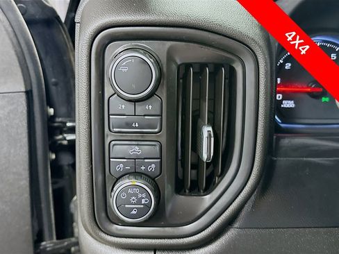 Used 2021 Chevrolet Silverado 2500 Custom w/ Custom Value Package image 5