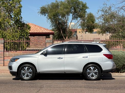Used 2020 Nissan Pathfinder S FWD image 3