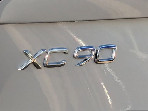 Used 2018 Volvo XC90 T6 Momentum w/ Convenience Package image 20