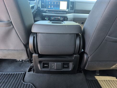 Used 2024 Chevrolet Silverado 1500 LT AWD/4WD image 31