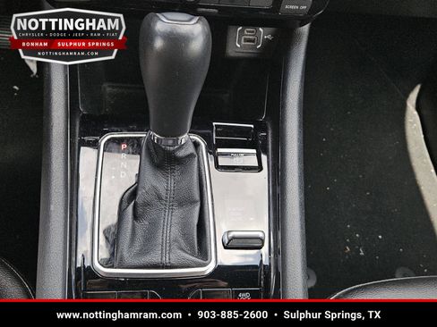 Used 2024 Jeep Compass Latitude AWD/4WD image 16