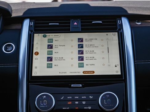 Certified 2025 Land Rover Discovery Dynamic SE AWD/4WD image 16