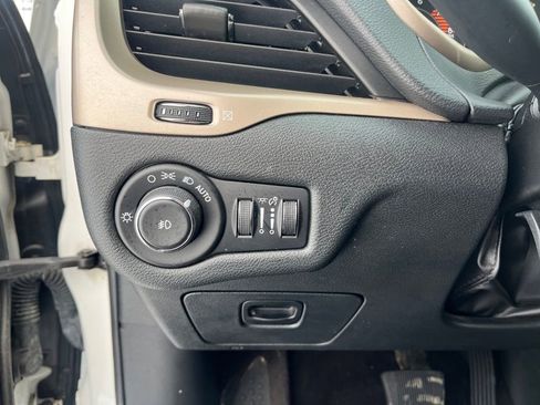 Used 2016 Jeep Cherokee Latitude image 16